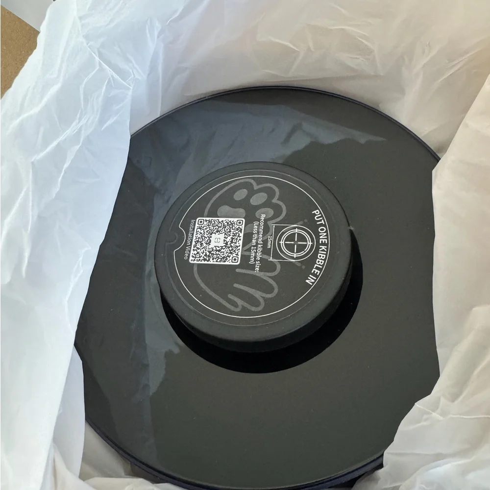 NIB Frienhund Smart Pet Feeder with Camera